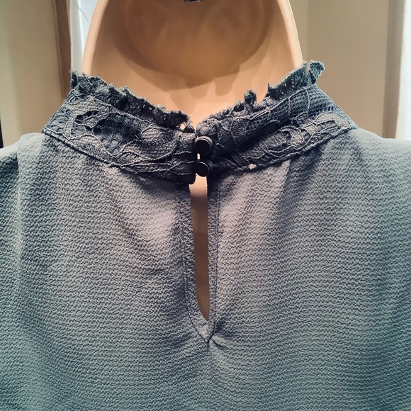 Maurices Tp blouse tunic sleeveless keyhole lace bodice and collar Medium - Picture 5 of 8